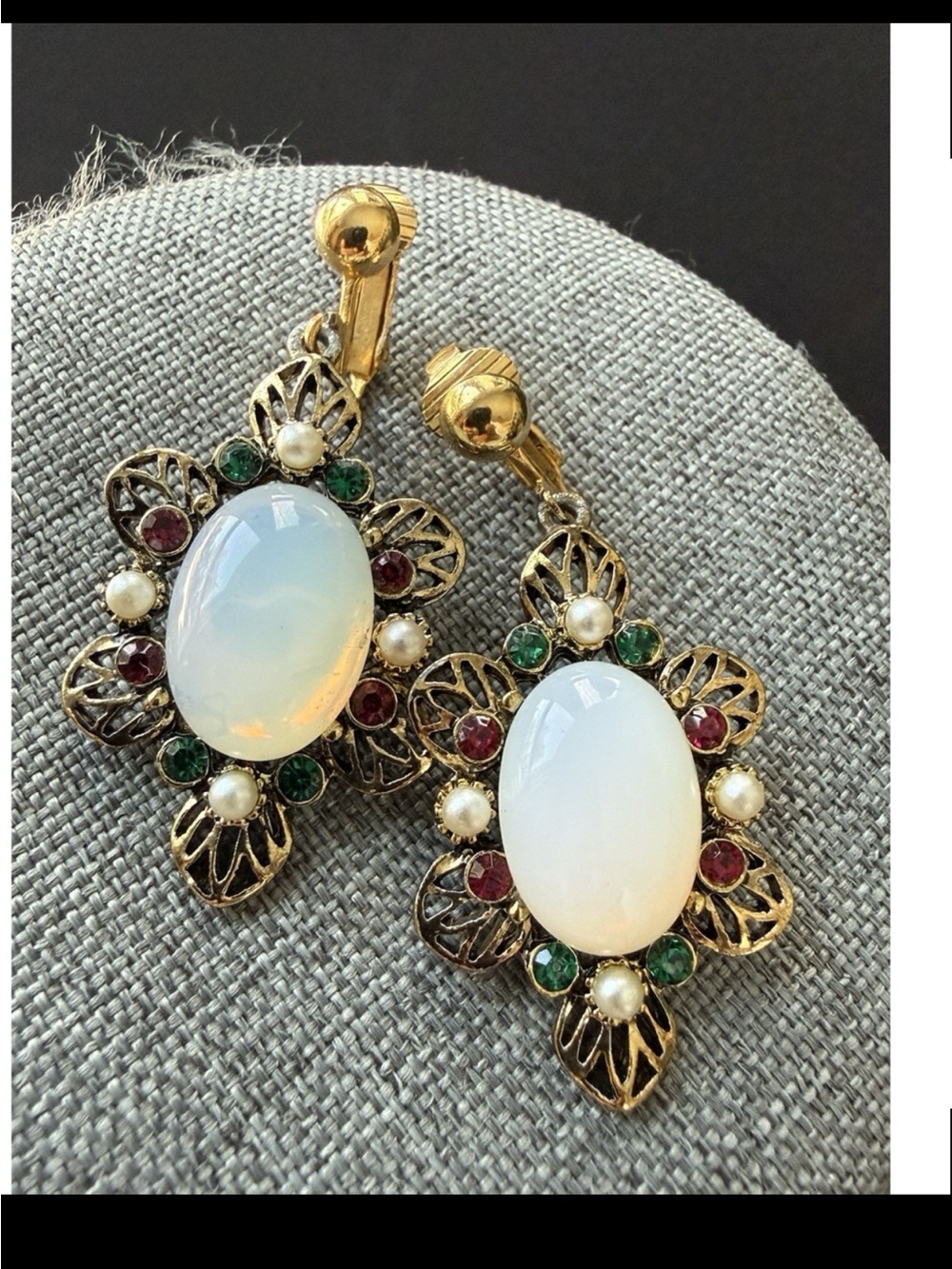 Gorgeous Vintage Emmons Oval milky opal-easque Drop Earrings